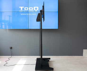 SOPORTE SUELO RUEDAS ELECTRICO UROS 52"-84'' NEGRO TOOQ